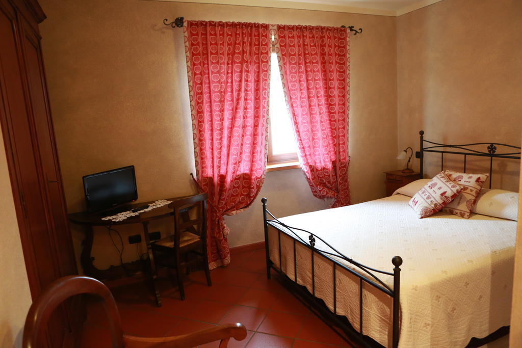 Agriturismo La Virginia Villa Revello ภายนอก รูปภาพ